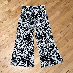 Wide Leg Floral Print Pants - Black & White